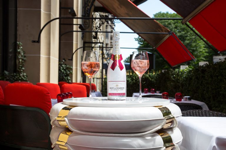 Moët Ice Impérial Rosé s’invite sur la terrasse du Plaza Athénée