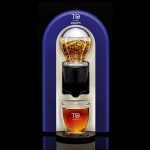 t-o-by-lipton-machine-bleu-nuit-fond-noir