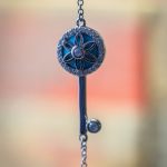 GRINGOIRE JOAILLIER – Harmonie – Nature morte Bracelet or gris et turquoise serti de diamants