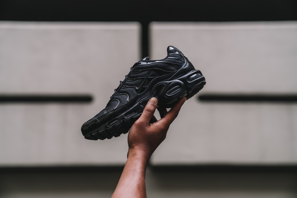 tn black black foot locker