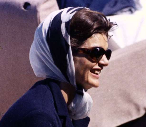 Foulard Jackie Kennedy-Crédit photo : Library JFK