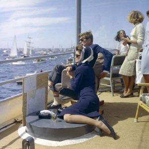 Foulard Jackie Kennedy- Crédit photo : Cecil W. Stoughton