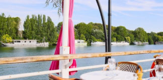 Restaurant bord de Seine - Paris
