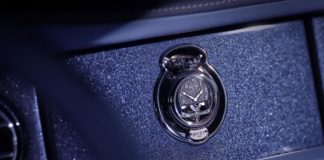 Garde-Temps incrusté dans le Tail Boat