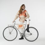 coupe-vent-veste-impermeable-waterproof-etanche-deperlant-respirant-recycle-beige-orange-face-ferme-pochette-velo